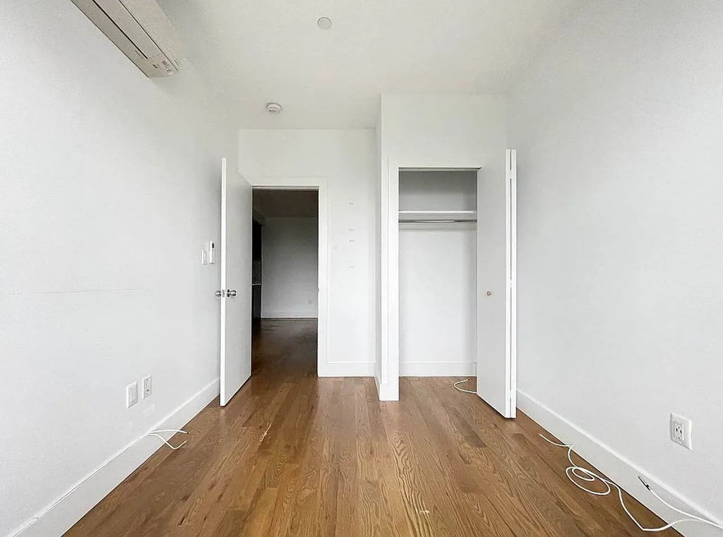 244 Hawthorne Street - Photo 3