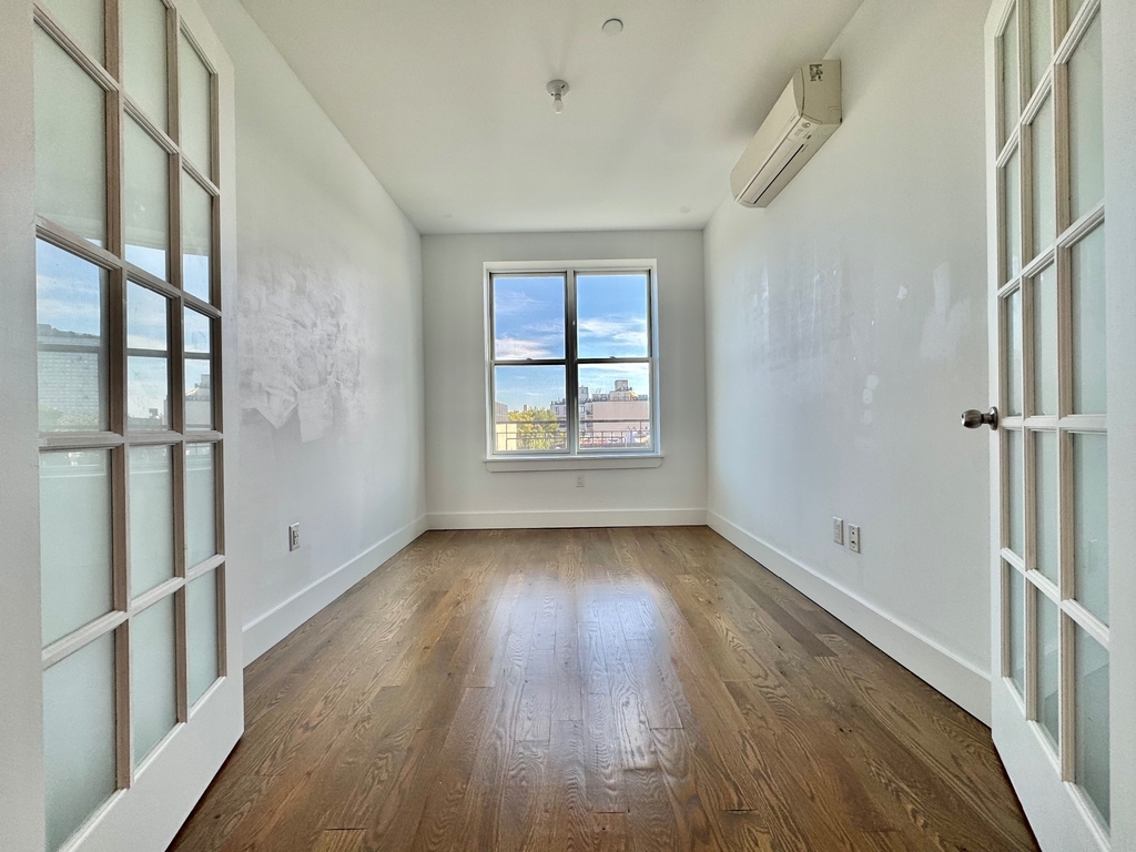 244 Hawthorne Street - Photo 1