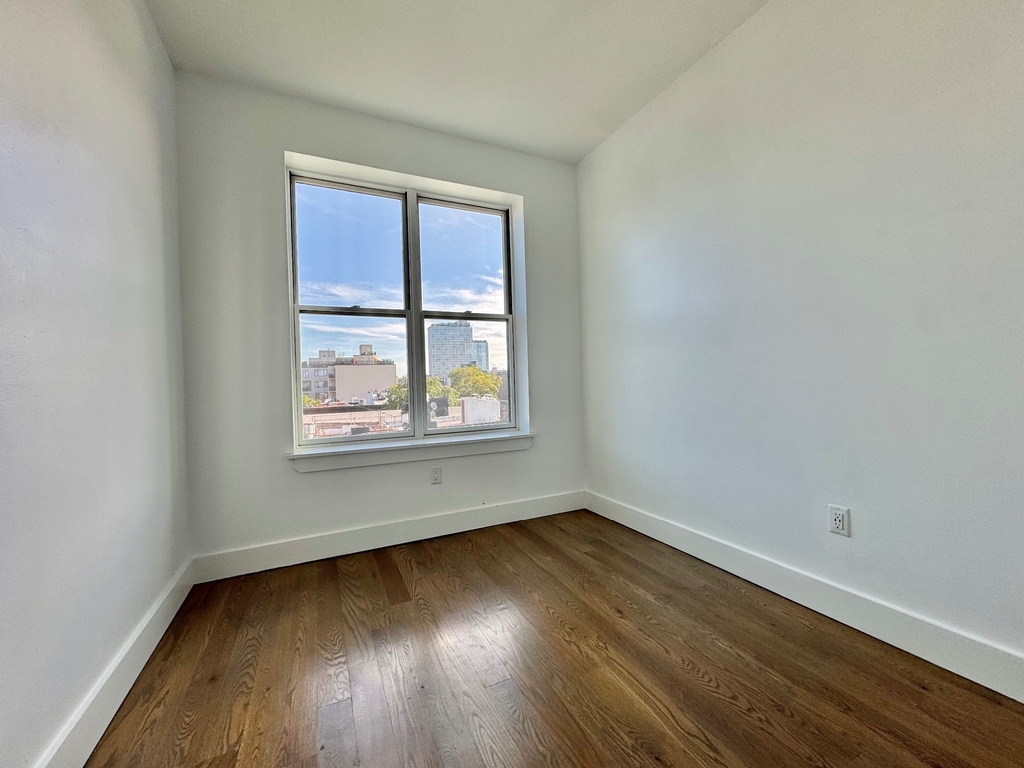 244 Hawthorne Street - Photo 2