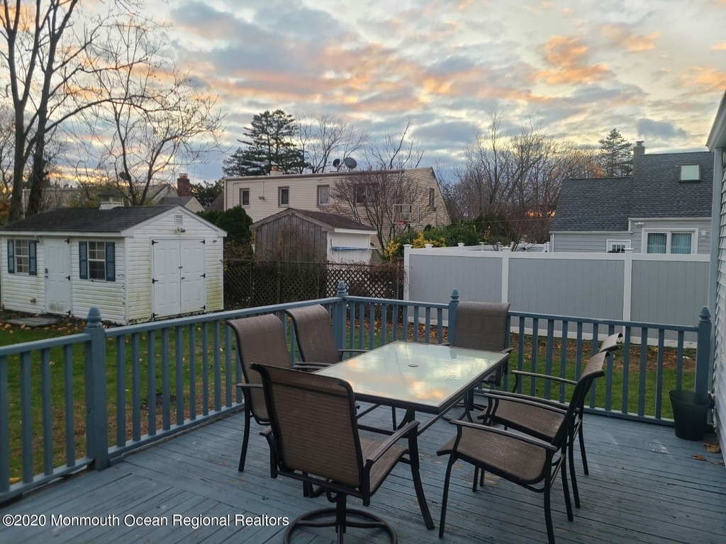 328 Jersey Avenue - Photo 3