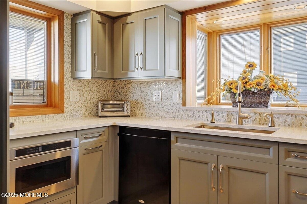 8 Ortley Avenue - Photo 11