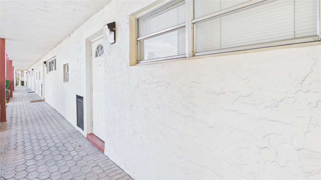 381 S Hollybrook Drive - Photo 1