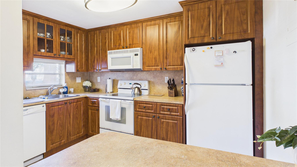 381 S Hollybrook Drive - Photo 3