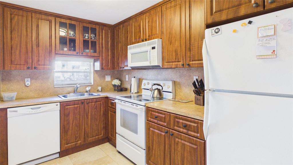 381 S Hollybrook Drive - Photo 4