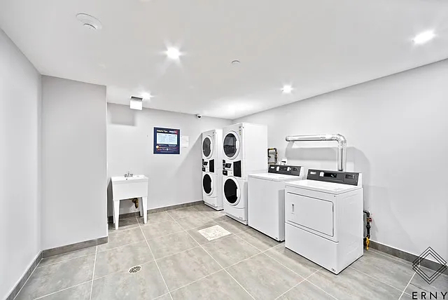 290 Linden Boulevard - Photo 5