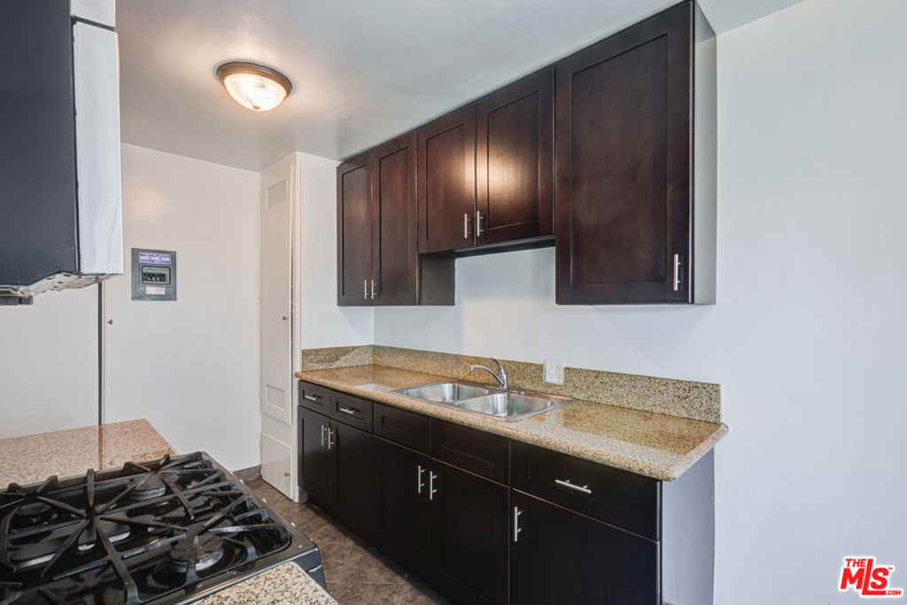 8976 Cadillac Avenue - Photo 8
