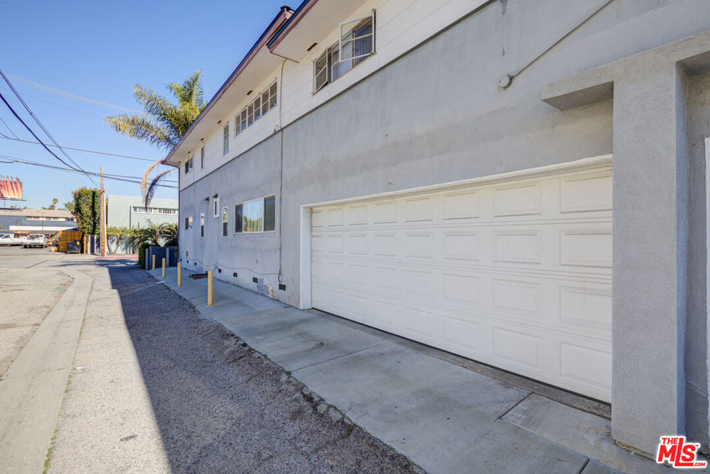 8976 Cadillac Avenue - Photo 18