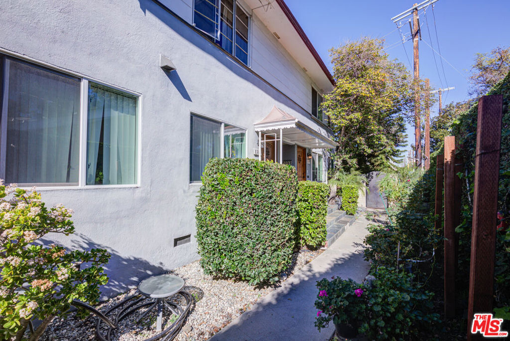 8976 Cadillac Avenue - Photo 17