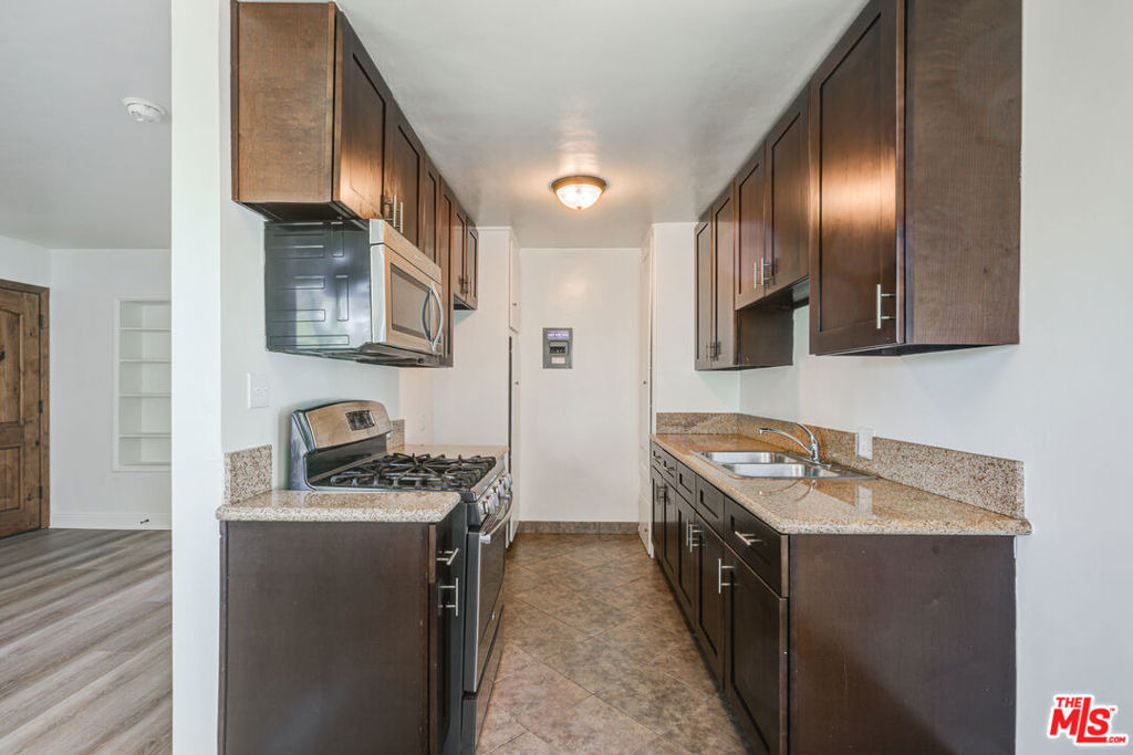 8976 Cadillac Avenue - Photo 10