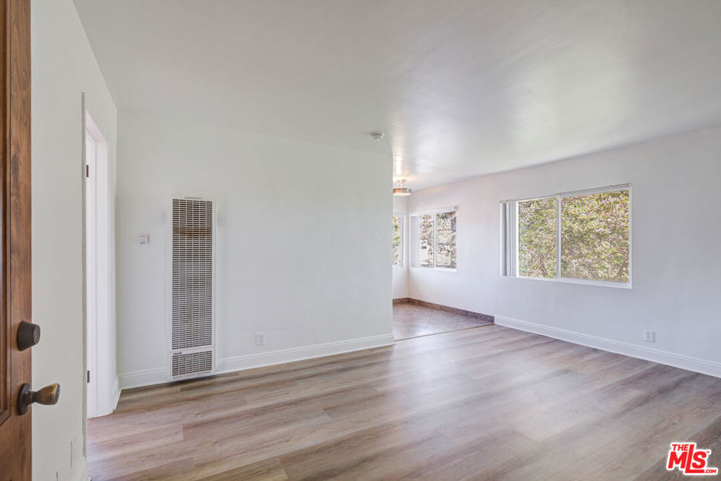8976 Cadillac Avenue - Photo 2