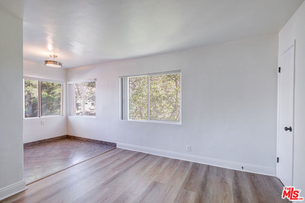 8976 Cadillac Avenue - Photo 4