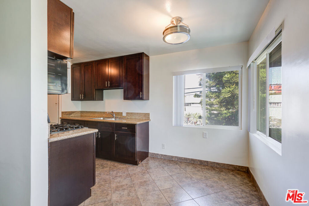 8976 Cadillac Avenue - Photo 7
