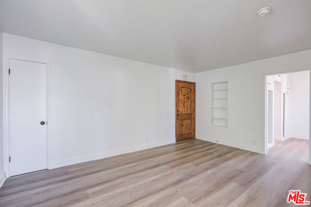 8976 Cadillac Avenue - Photo 5