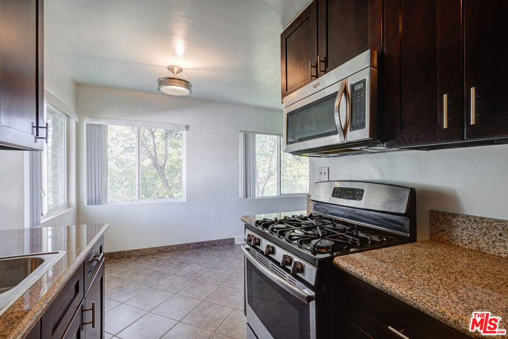8976 Cadillac Avenue - Photo 11