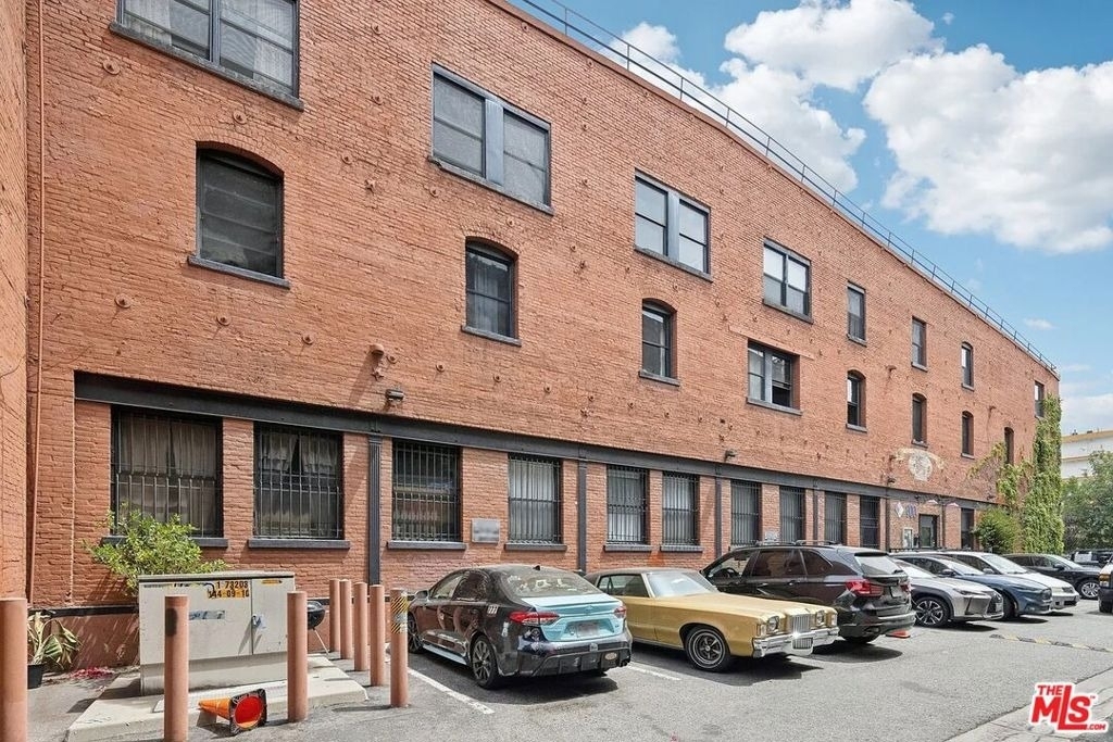 900 E 1st Street - Photo 5