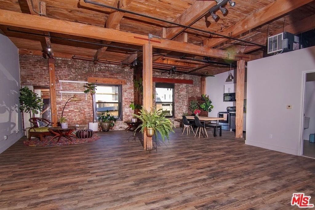 900 E 1st Street - Photo 1