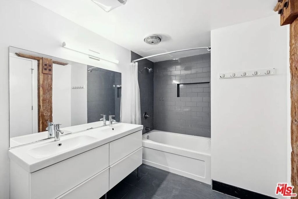 900 E 1st Street - Photo 4