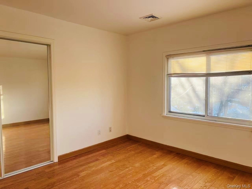 64-48 Cloverdale Boulevard - Photo 4