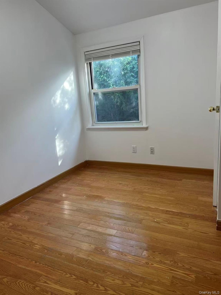 64-48 Cloverdale Boulevard - Photo 10