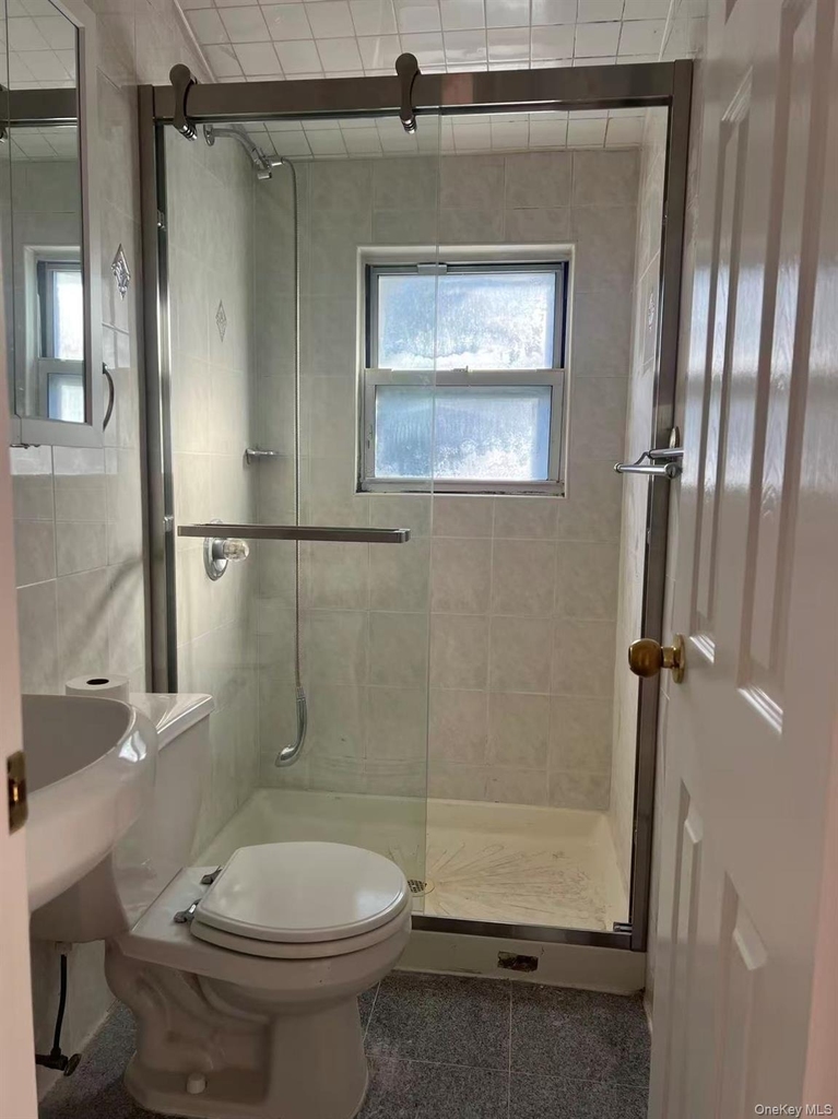 64-48 Cloverdale Boulevard - Photo 7