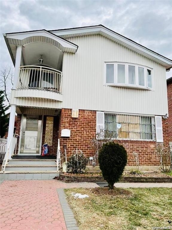 64-48 Cloverdale Boulevard - Photo 0