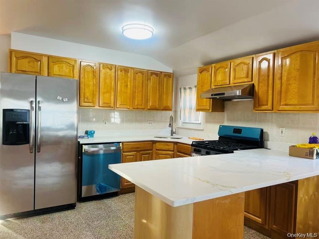 64-48 Cloverdale Boulevard - Photo 2