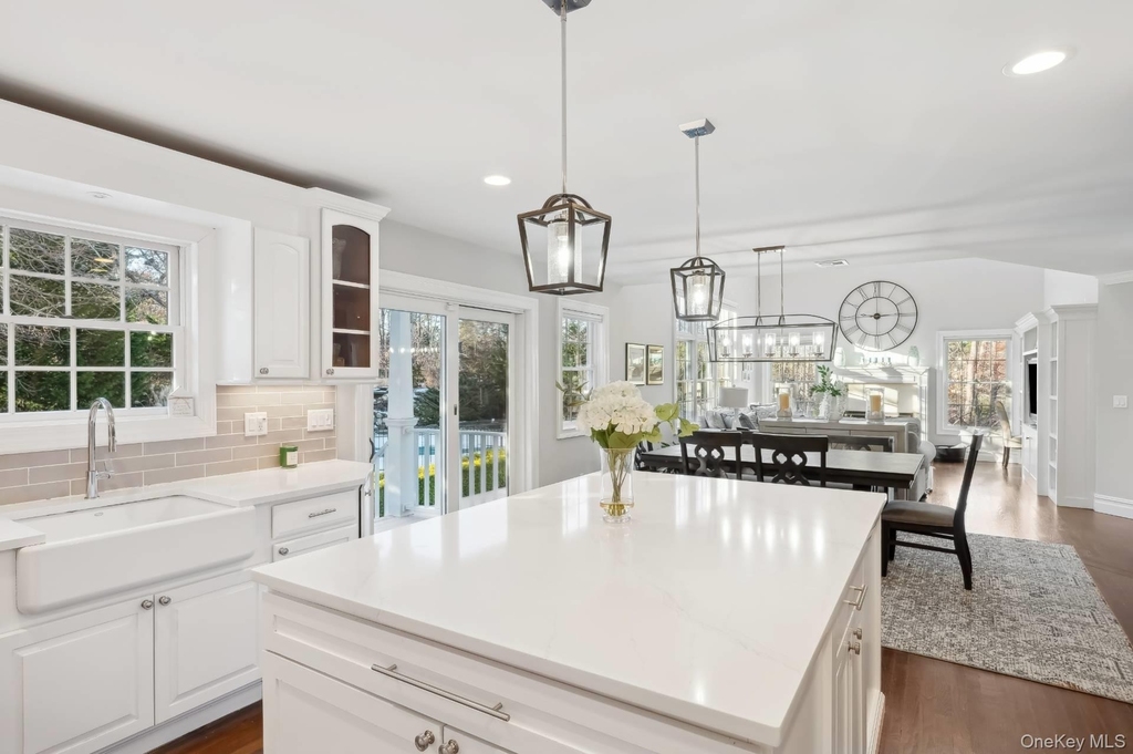 47 Bathing Beach Road - Photo 6