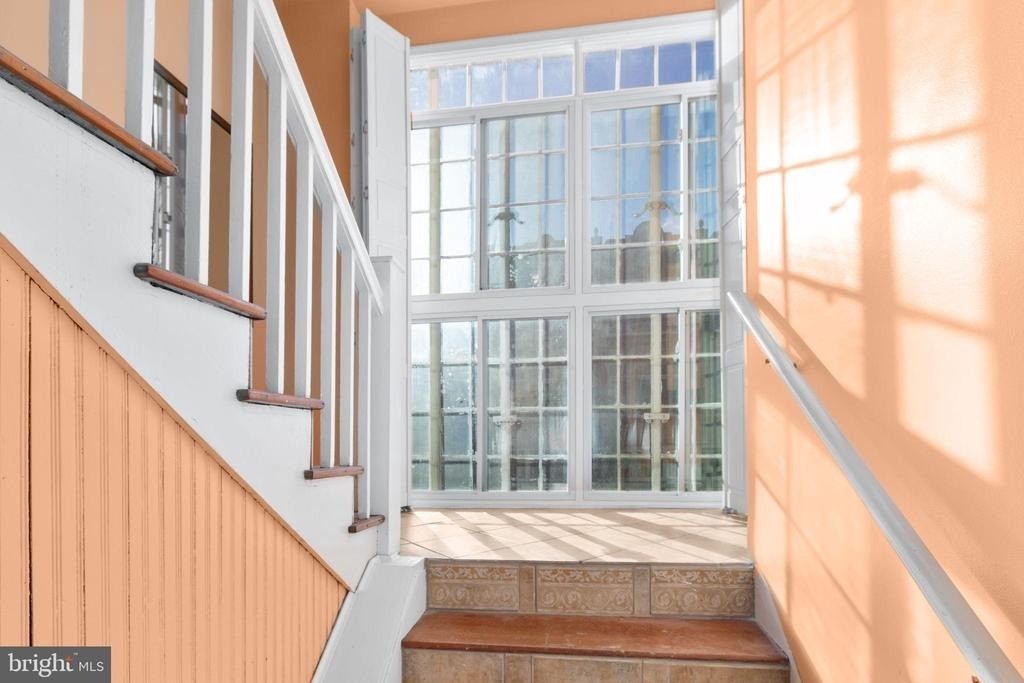 809 Caroline Street - Photo 3