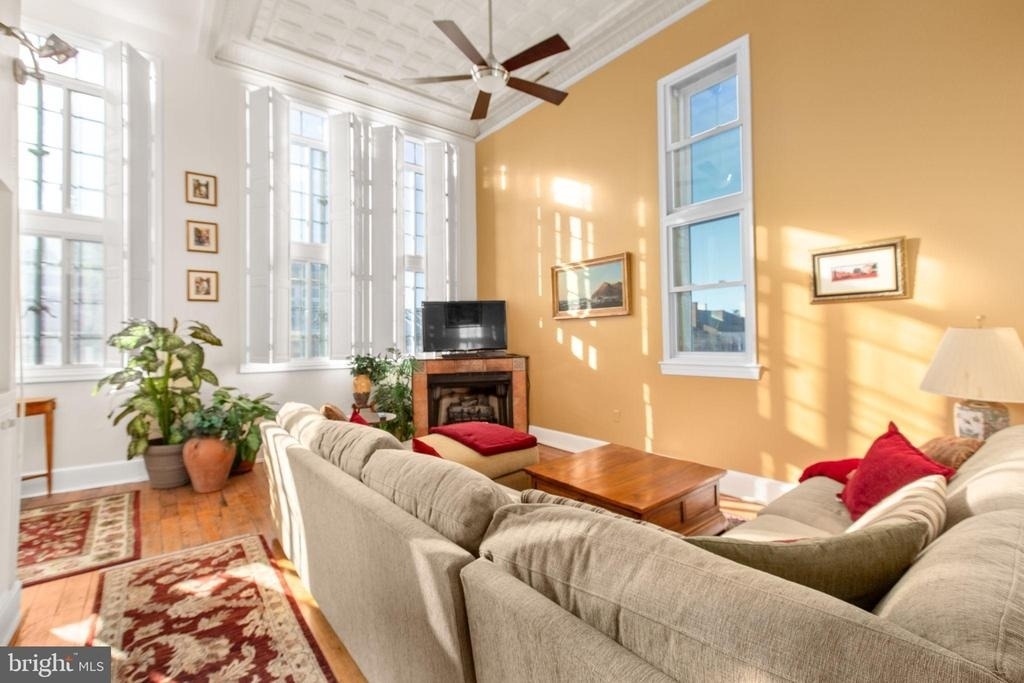 809 Caroline Street - Photo 5