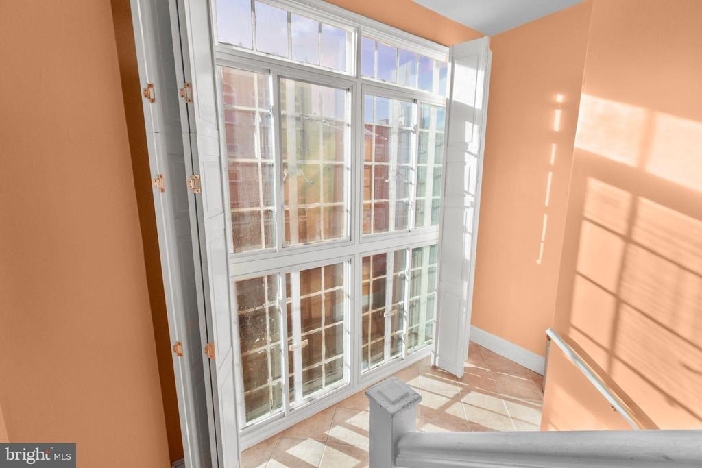 809 Caroline Street - Photo 2