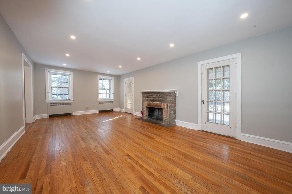 625 Chelten Hills Drive - Photo 3