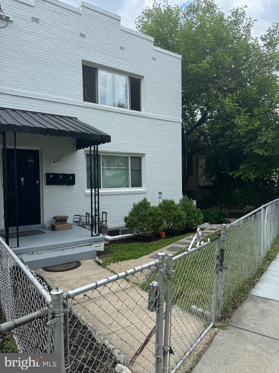 4253 Brooks Street Ne - Photo 1