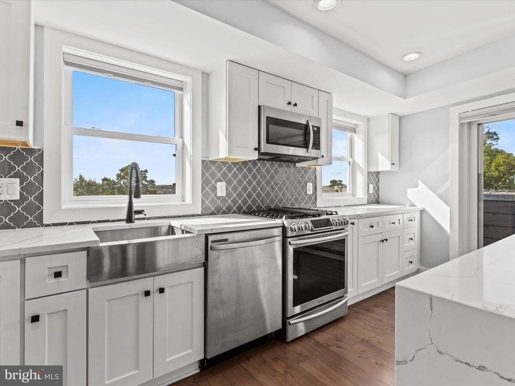 1267 Penn Street Ne - Photo 5