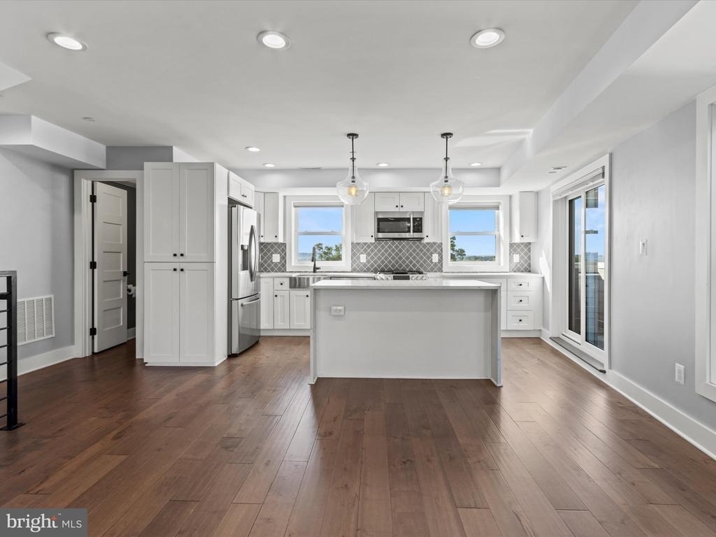 1267 Penn Street Ne - Photo 3