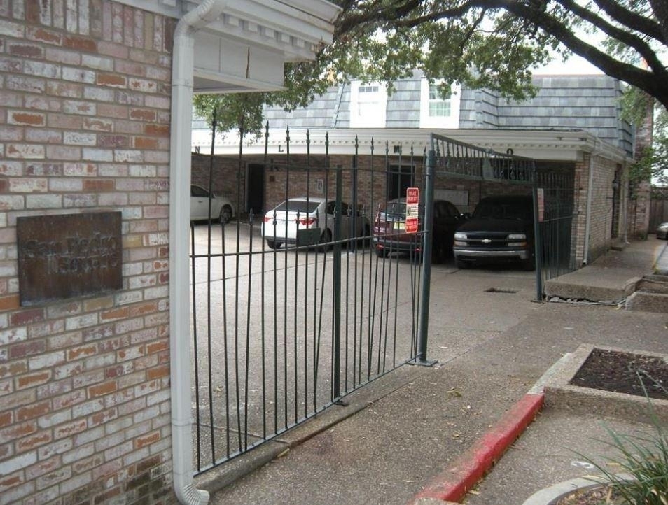 2704 San Pedro St - Photo 0