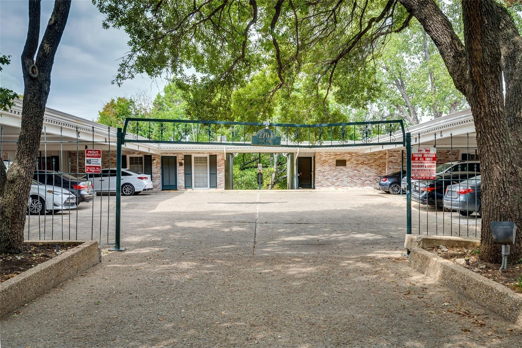 2704 San Pedro St - Photo 1