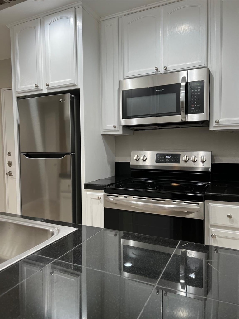 2413 Leon St - Photo 9