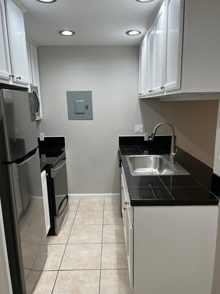 2413 Leon St - Photo 10