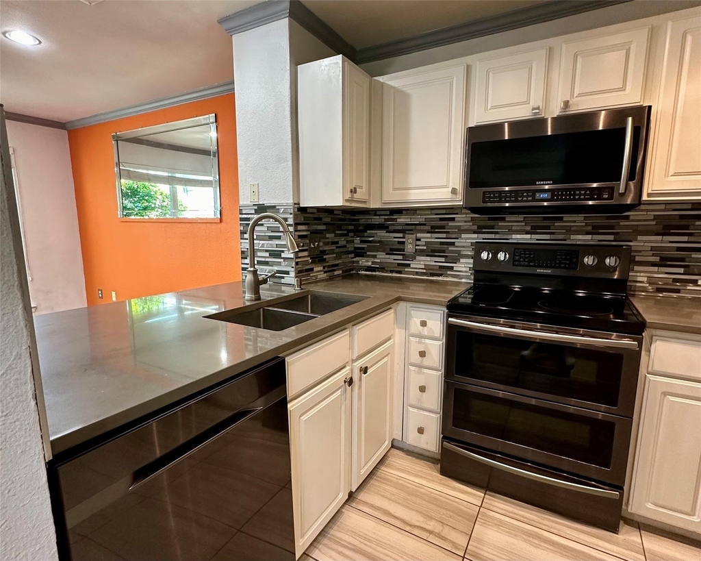 2018 W Rundberg Ln - Photo 0
