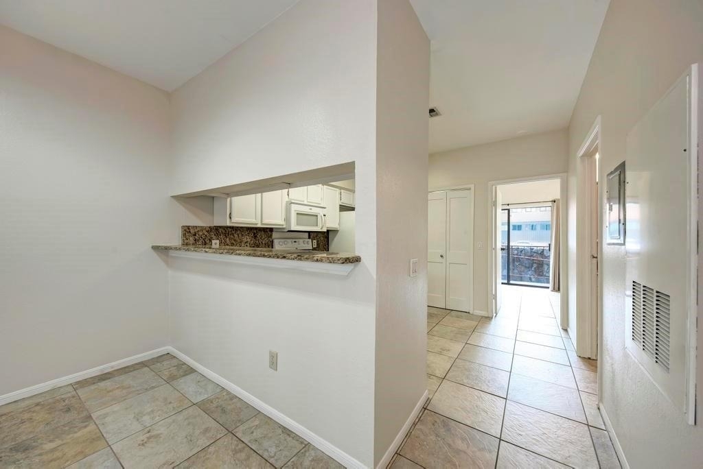 2901 San Jacinto Blvd - Photo 2