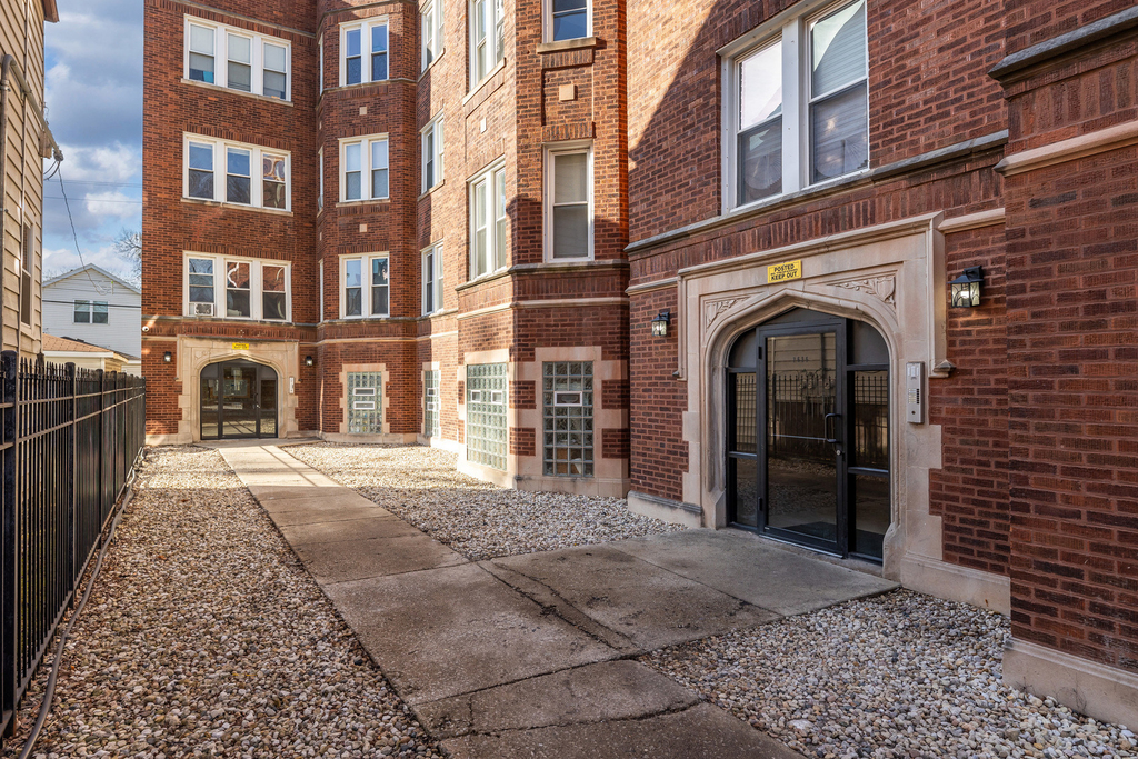 7626 S Drexel Avenue - Photo 1