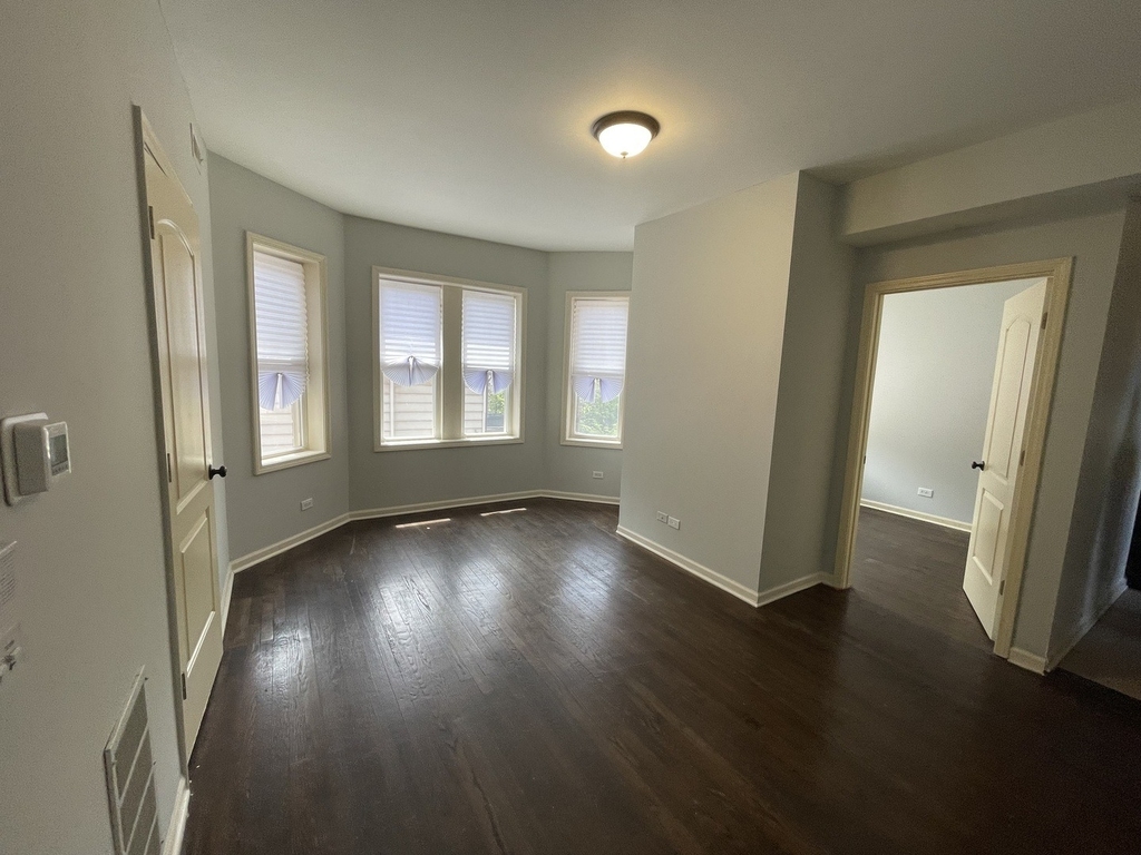 7626 S Drexel Avenue - Photo 2