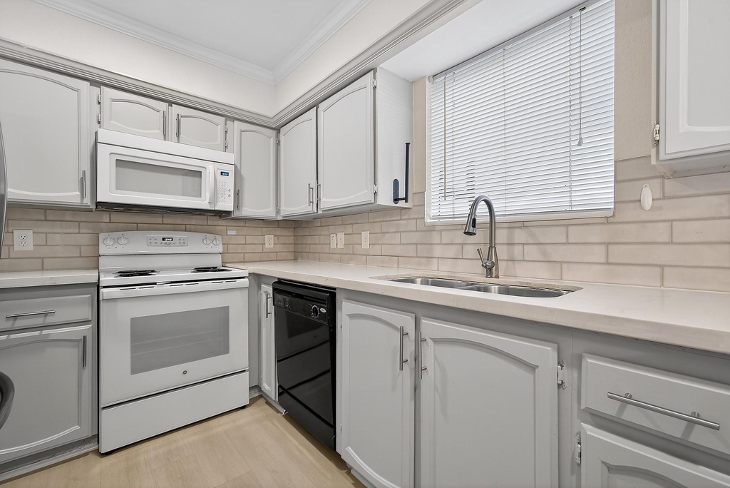1221 Cedar Post Lane - Photo 8