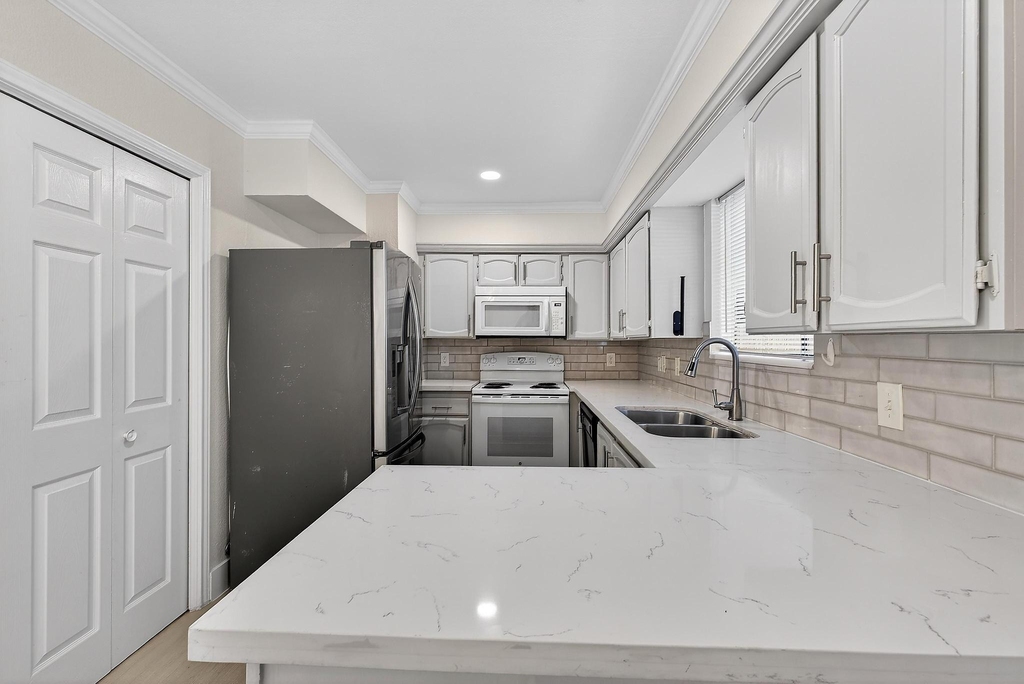 1221 Cedar Post Lane - Photo 7