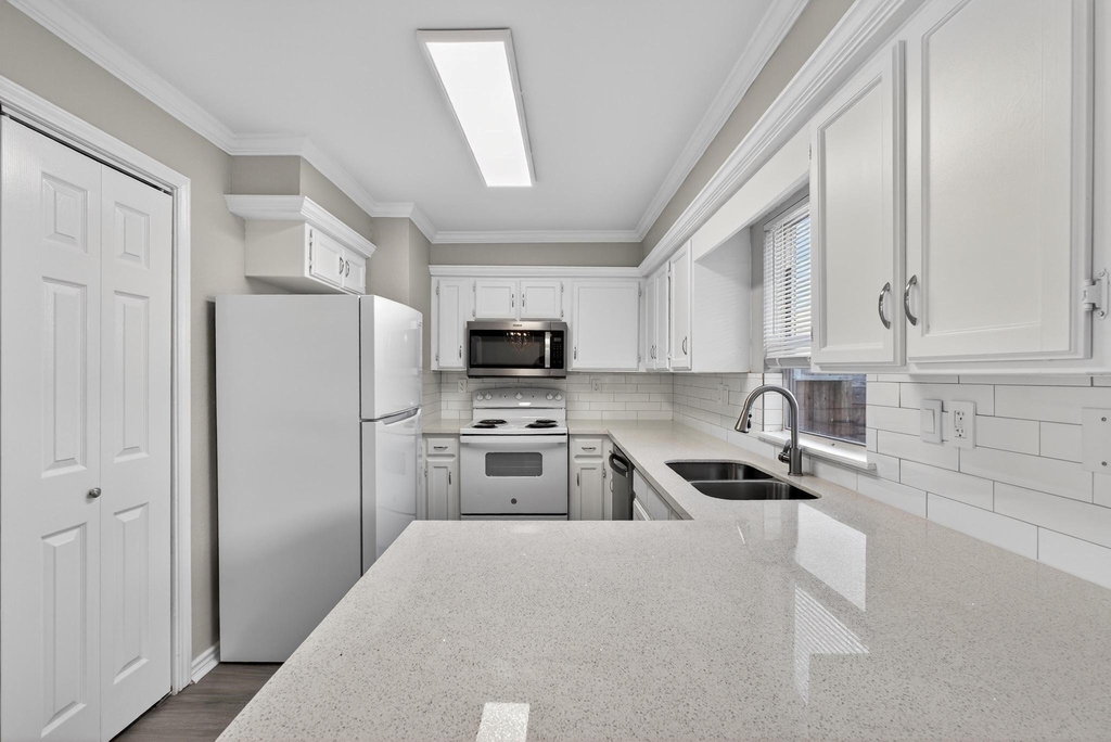 1221 Cedar Post Lane - Photo 8