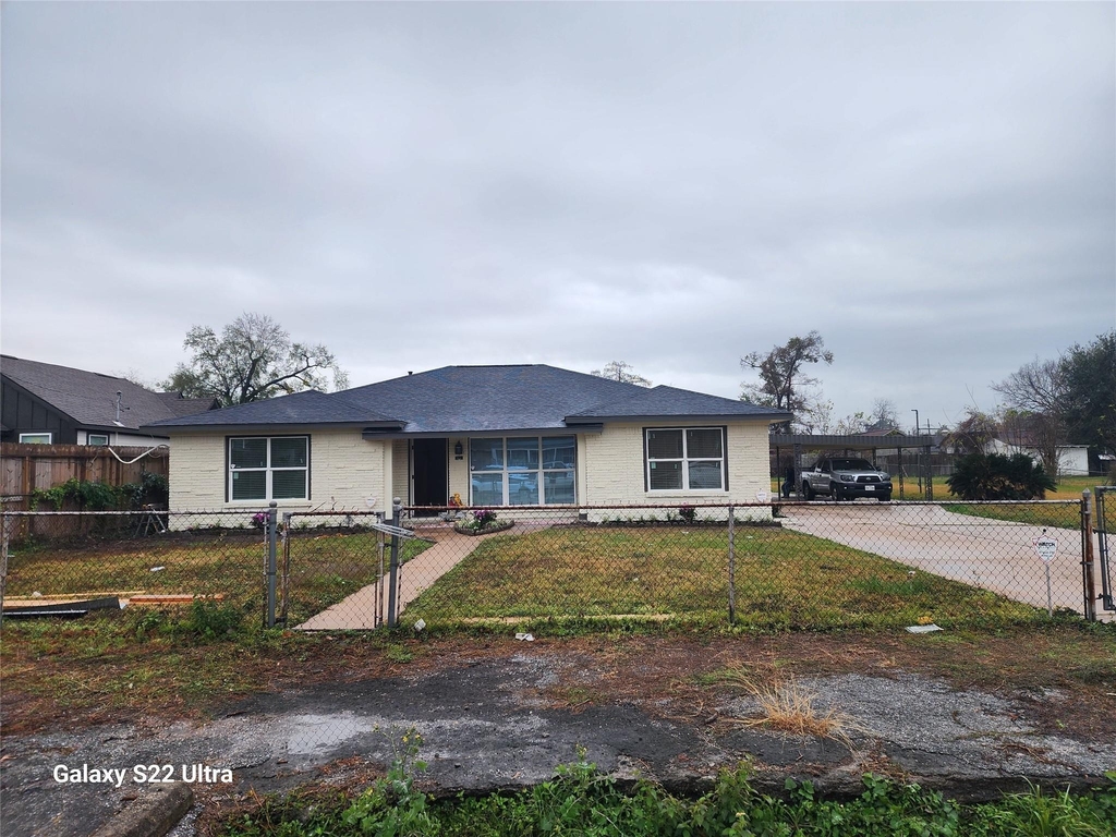 702 Mcdaniel Street - Photo 0