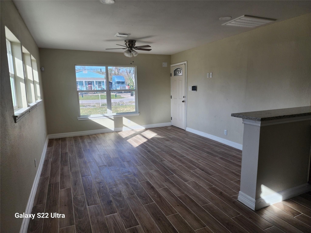 702 Mcdaniel Street - Photo 2