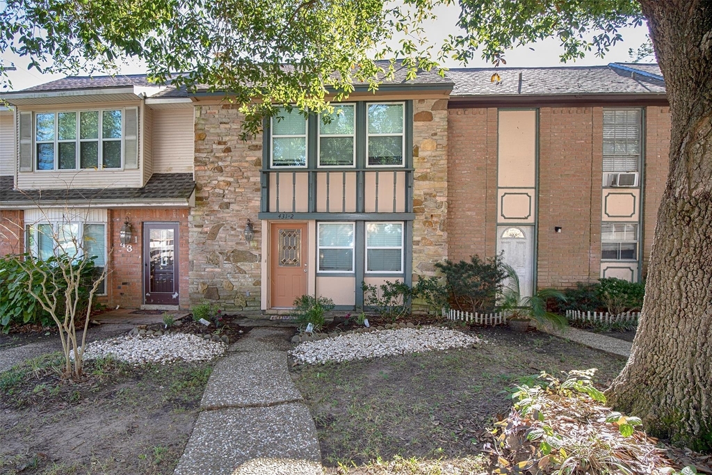 431 Sunset Drive - Photo 1