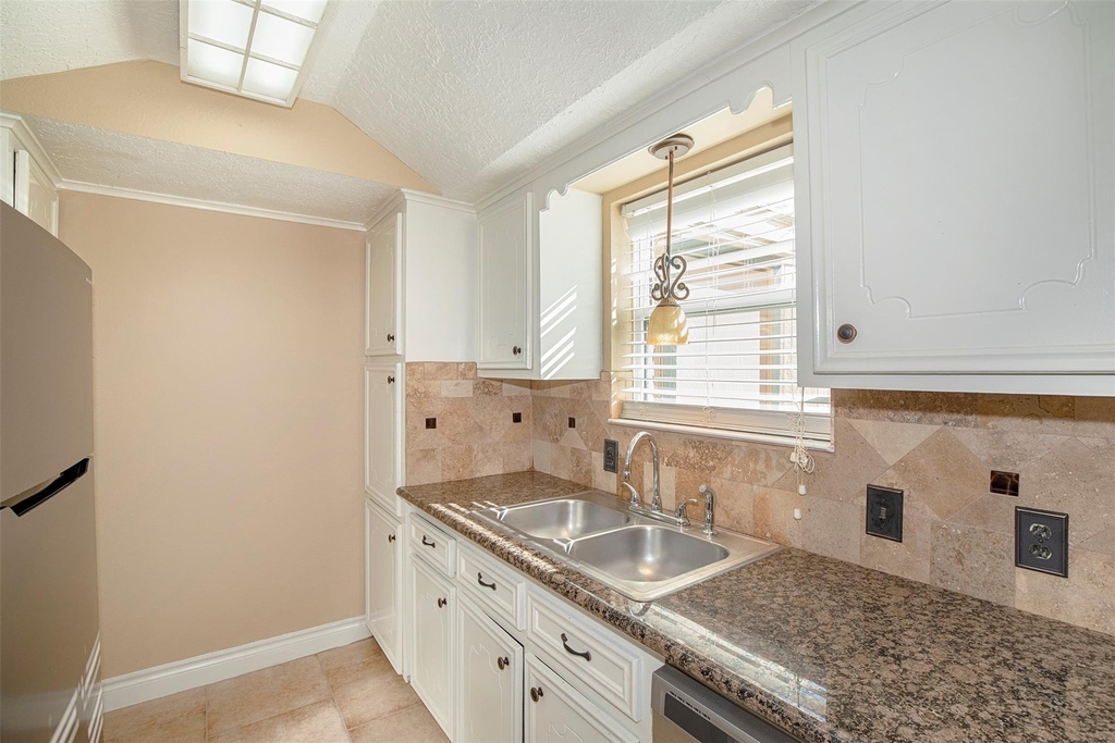 431 Sunset Drive - Photo 4