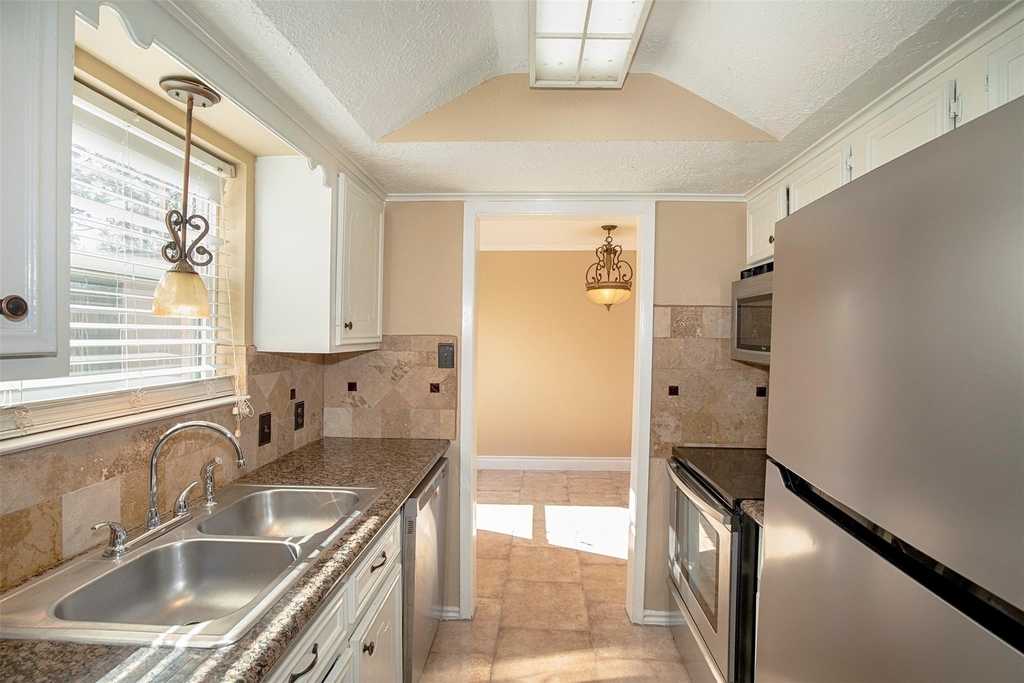 431 Sunset Drive - Photo 6